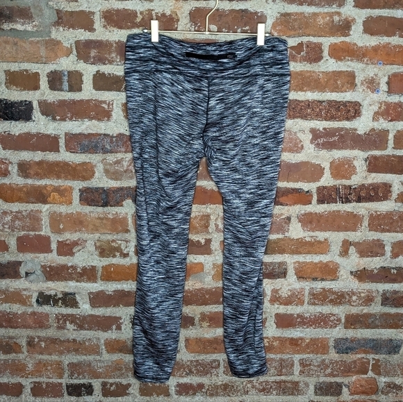 32 Degrees Cool Large Black, Brown, & White  Abstract Striped Leggings - Picture 4 of 7